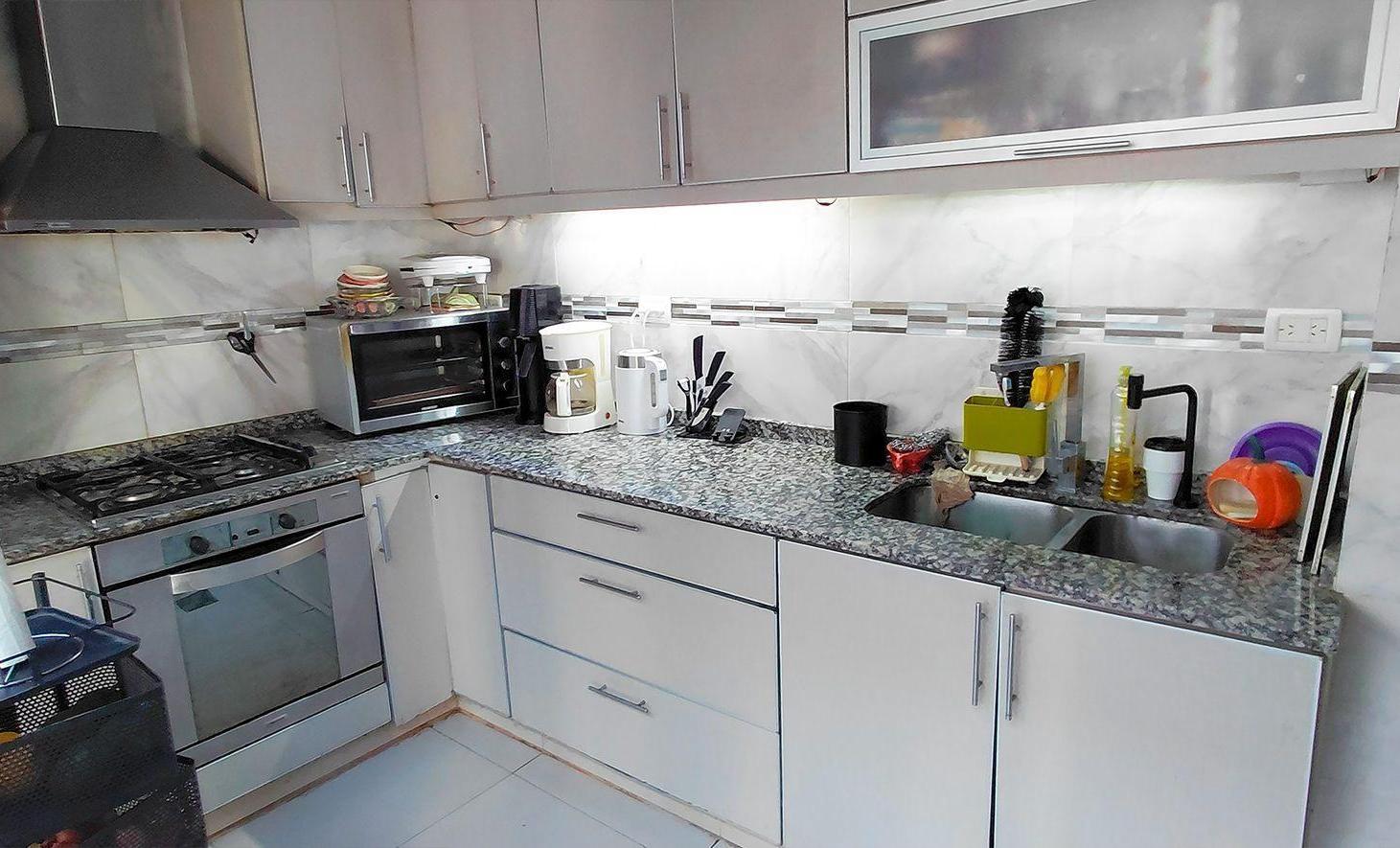 Foto de VENTA DUPLEX 4 AMB COCHERA Y PATIO EN RAMOS MEJÍA, imagen 2