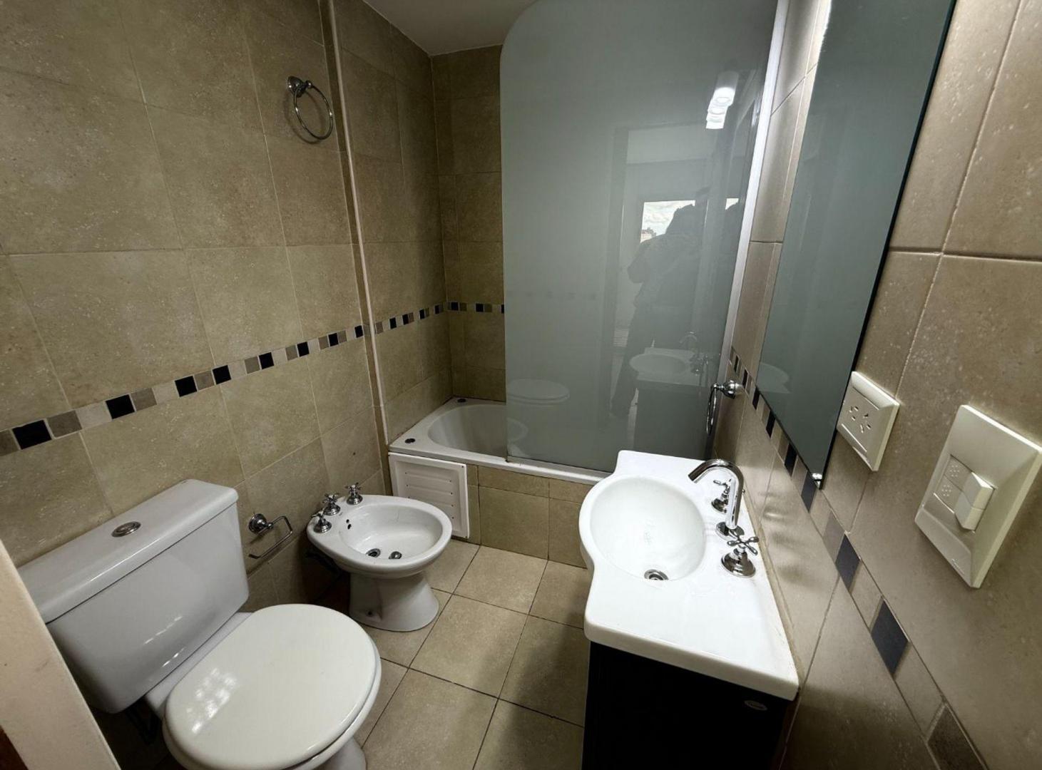 Foto de VENTA DEPTO 2 AMB CON BALCÓN PILETA Y SUM EN MORÓN, imagen 5
