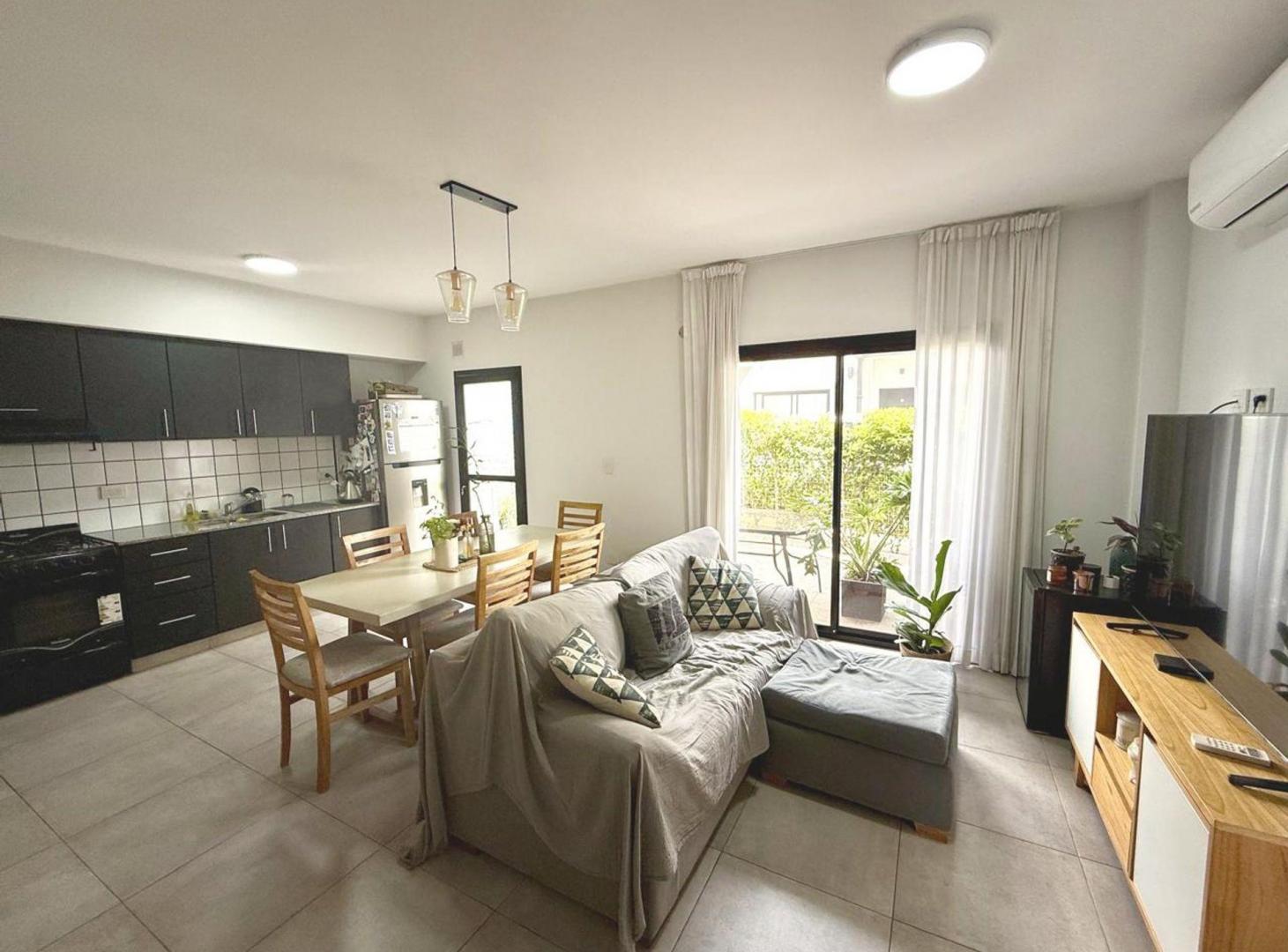 Foto de VENTA PH 3 AMB CASTELAR CON PATIO TERRAZA COCHERA, imagen 1
