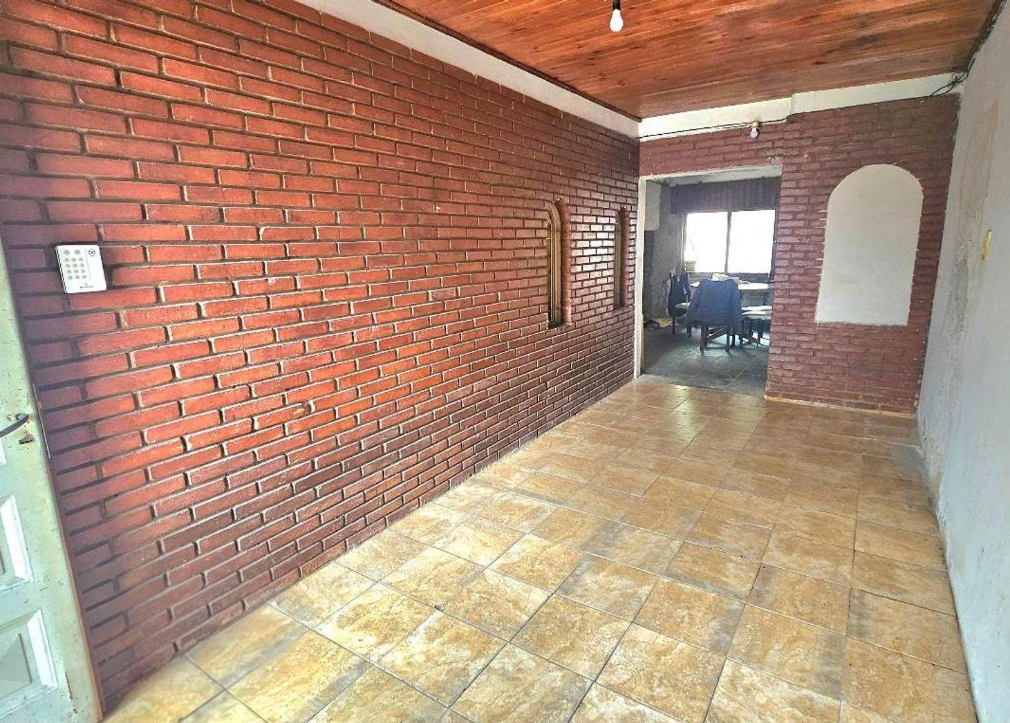 Foto de VENTA CASA 3 AMBIENTES MORENO EXCELENTE OPORTUNIDA, imagen 1