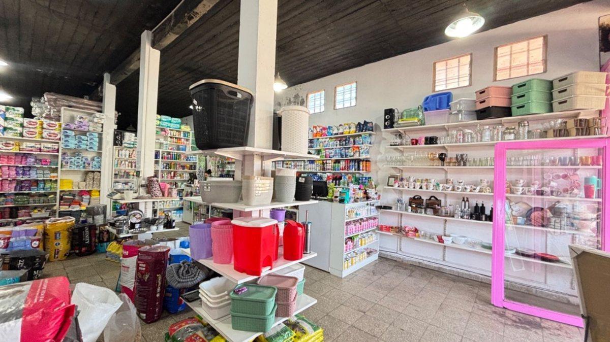 Foto de VENTA LOCAL GALPON. CON DEPARTAMENTOS MERLO, imagen 4