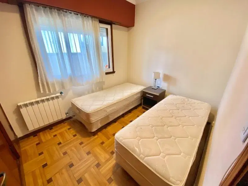 Alquiler 24 meses, 3 ambientes zona la perla 5