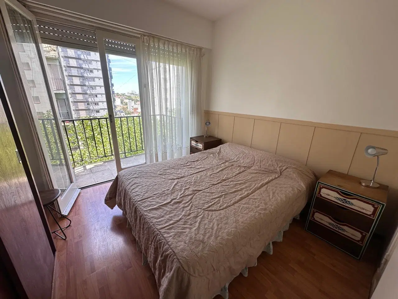 Alquiler 24 meses - dos ambientes con balcon a la calle- 4