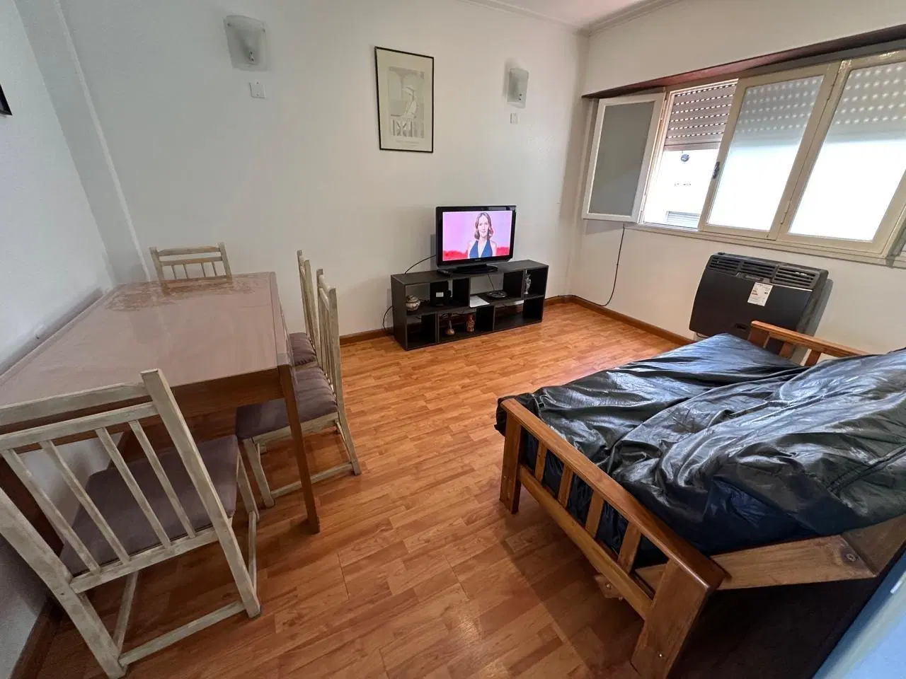 Alquiler 24 meses - dos ambientes con balcon a la calle- 2