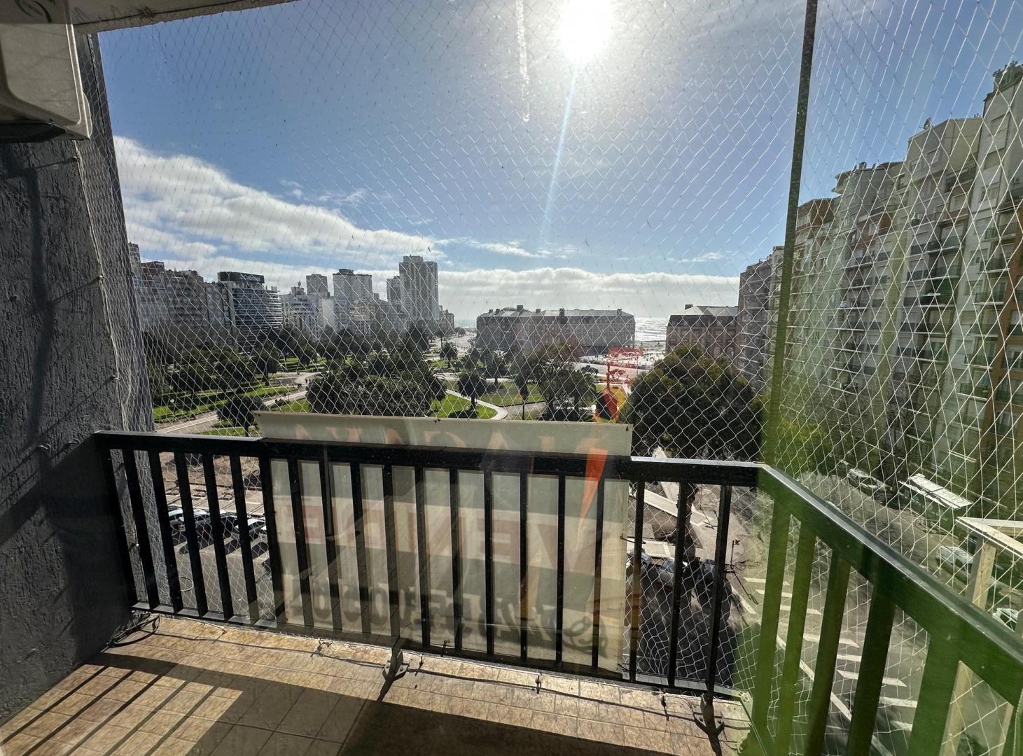 Foto de Dos ambientes con dependencia, cochera y vista al mar, imagen 2