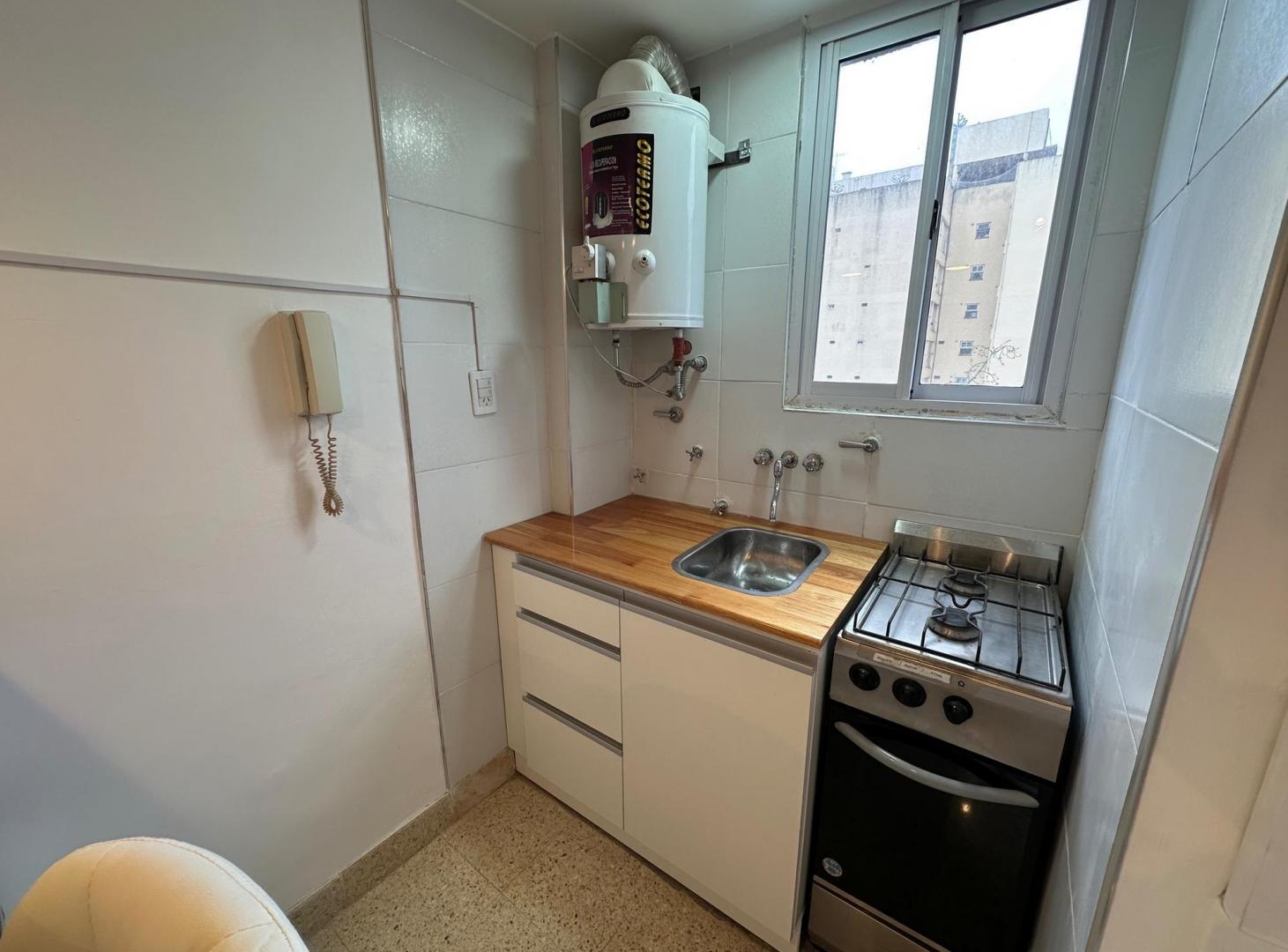Foto de Monoambiente con balcon a la calle en excelente estado!, imagen 5