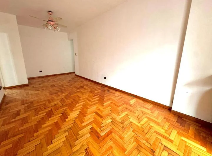 Excelente Departamento de 3 ambientes en Parque Centenario 3