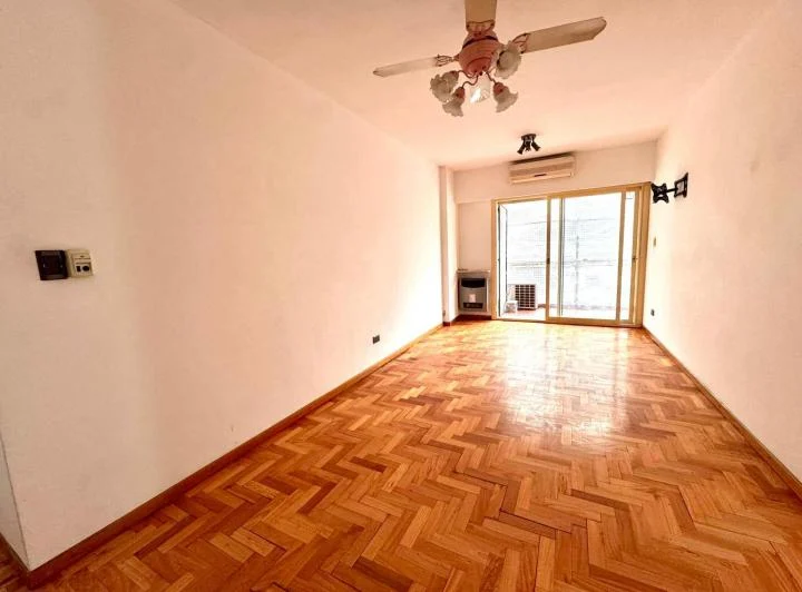 Excelente Departamento de 3 ambientes en Parque Centenario 1