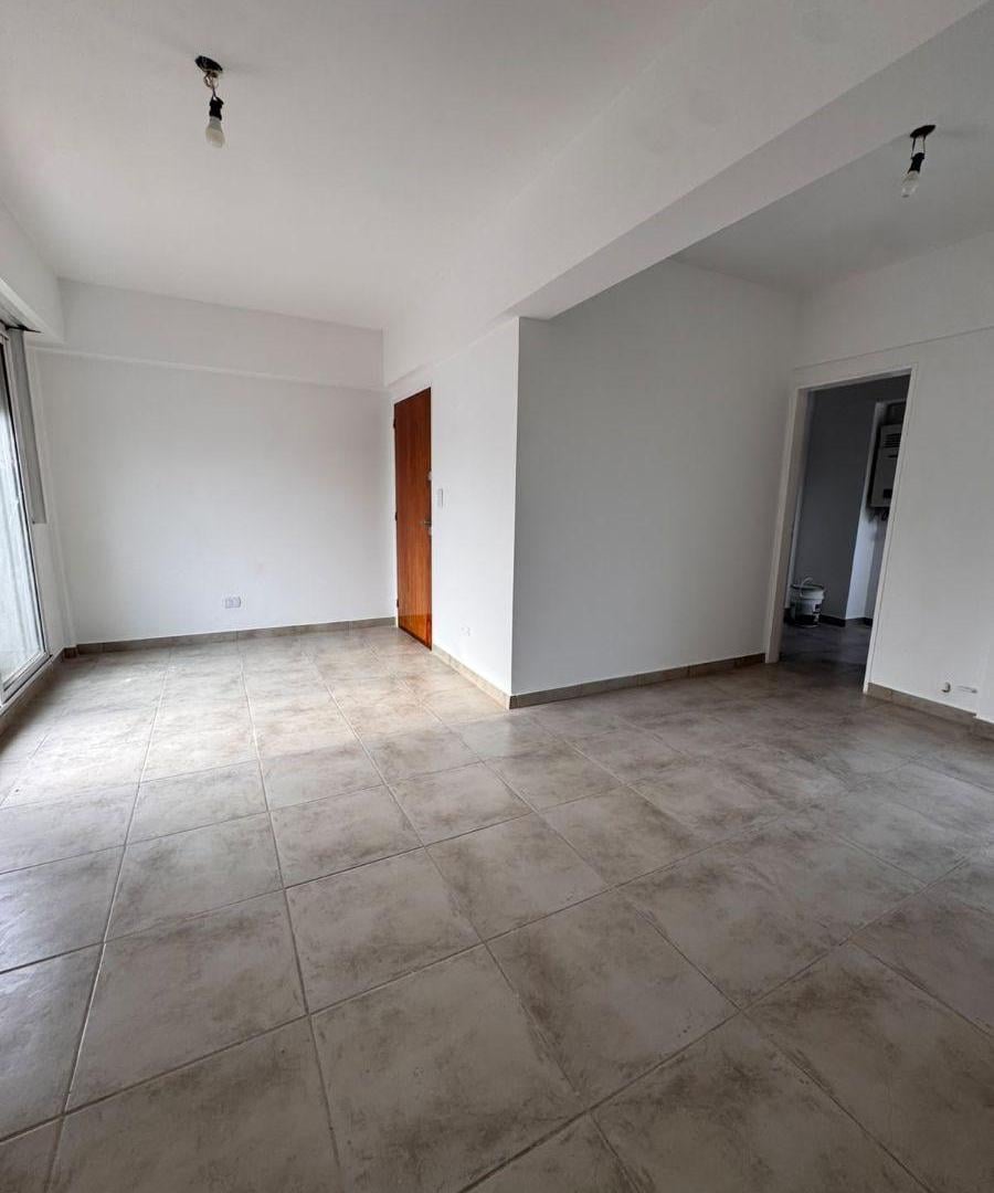 Foto de VENTA DOS AMBIENTES CON BALCON TERRAZA REFACCIONADO A NUEVO! VILLA DEL, imagen 2