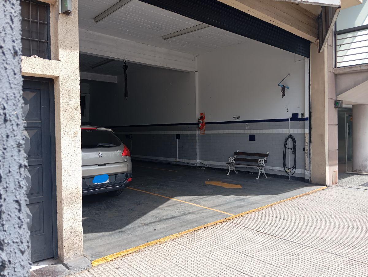 Foto de local en ubicacion estratégica en Villa del parque, imagen 1