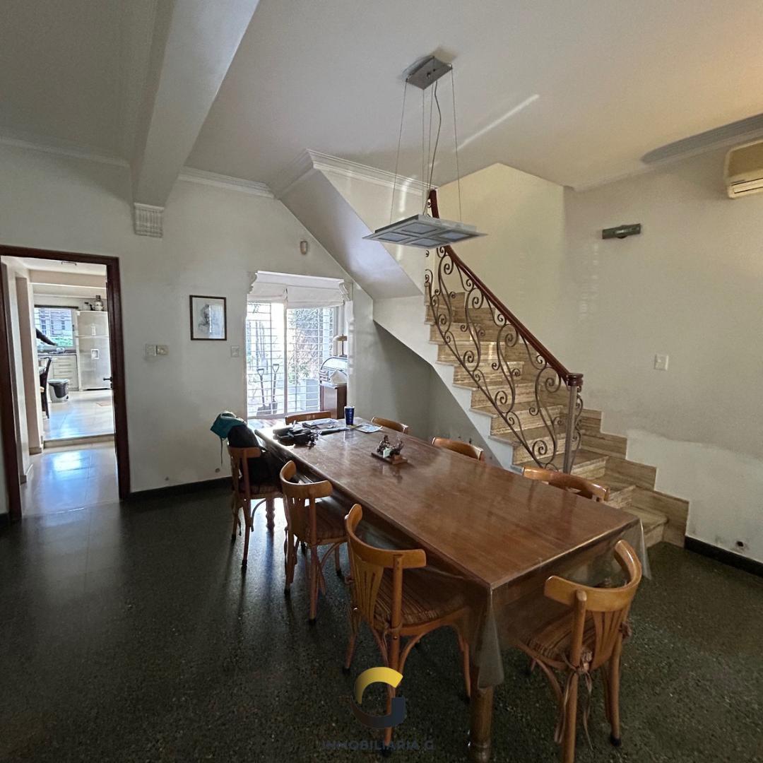 Casa en Barrio Abasto de 3 Dorm. con Patio y Quincho 1