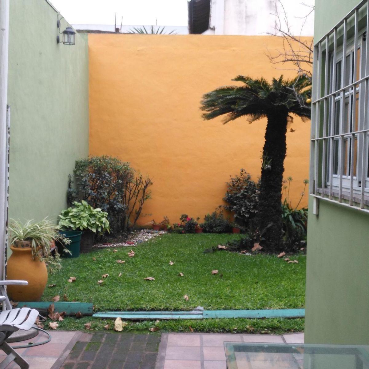 Chalet en Venta de 4 Dorm. C/ Cochera en Villa Lugano 5