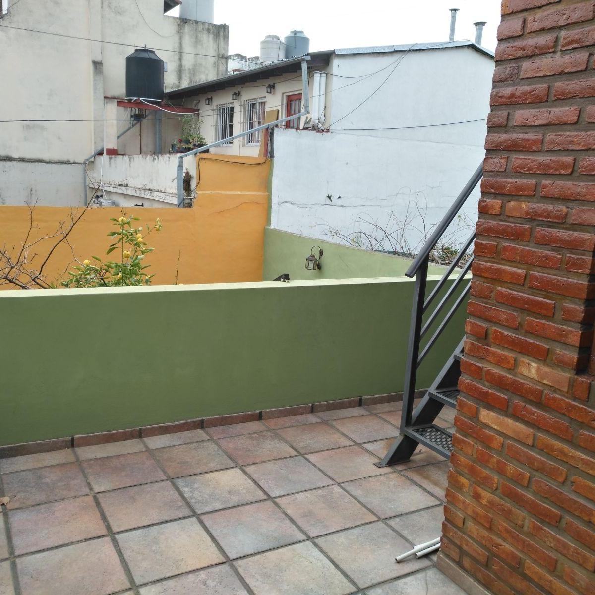 Chalet en Venta de 4 Dorm. C/ Cochera en Villa Lugano 2
