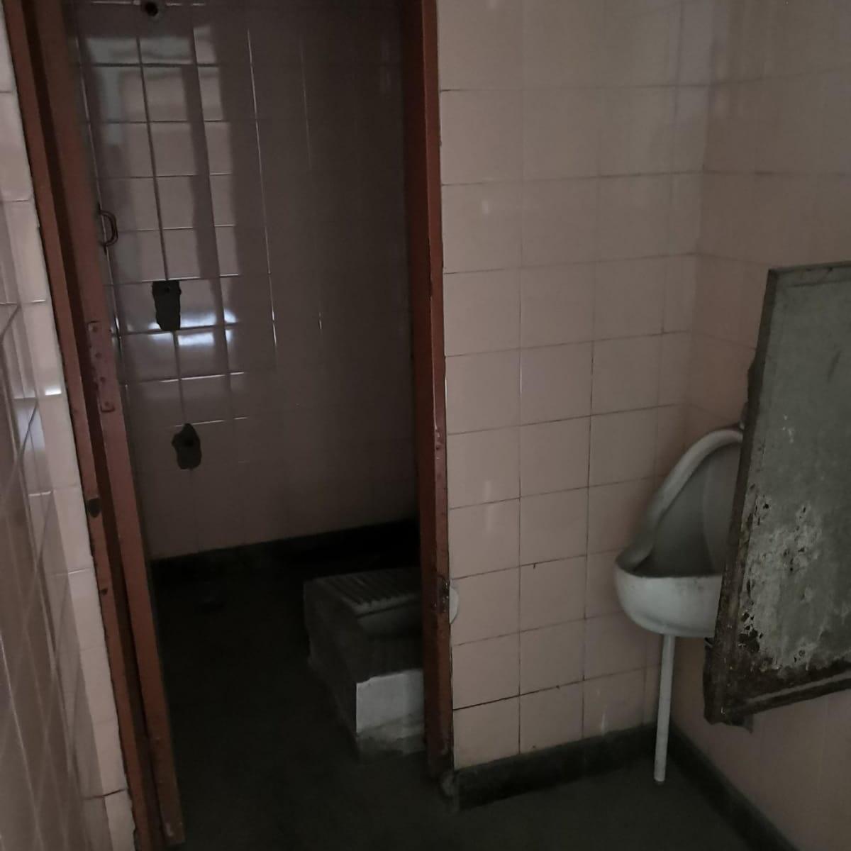 Galpón en Venta de 907 m² Ubicado en Pompeya Sobre Lote de 387 m². Mixtura 3 1