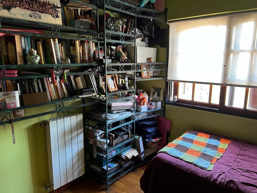 Excelente Chalet en 2 Plantas, con 5 Ambientes Garage y Fondo Libre 5