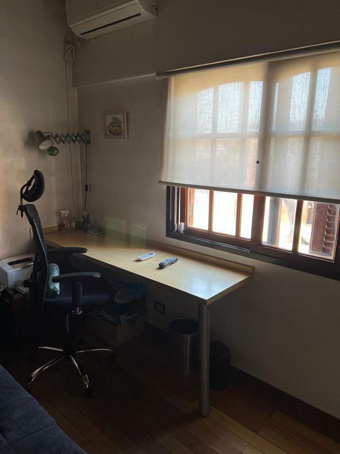 Excelente Chalet en 2 Plantas, con 5 Ambientes Garage y Fondo Libre 4
