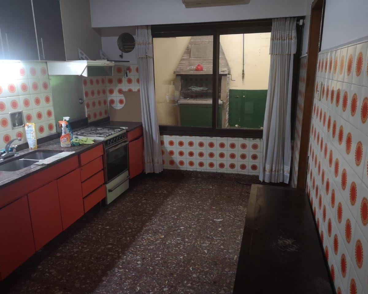 Casa en Venta de 4 Dorm. C/ Cochera en Villa Soldati 5