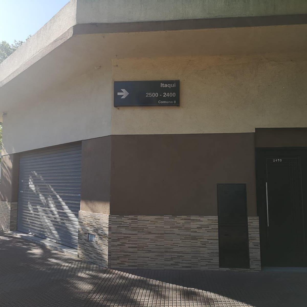 Vende PH con Local de 70 m² Itaqui 2499 2