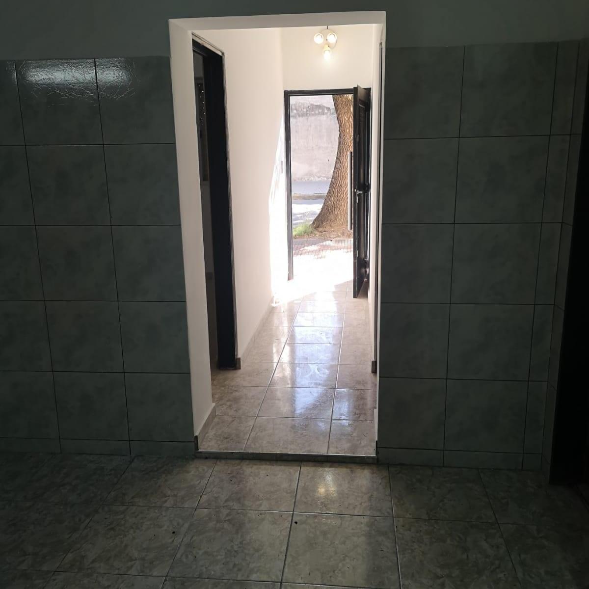 Vende PH con Local de 70 m² Itaqui 2499 5