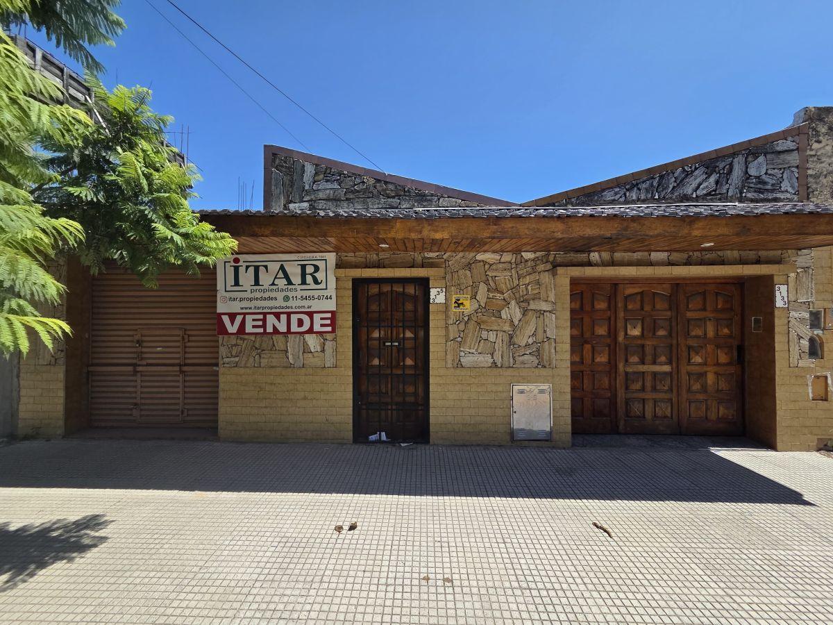 Casa en venta con 2 departamentos y local – Villa Soldati