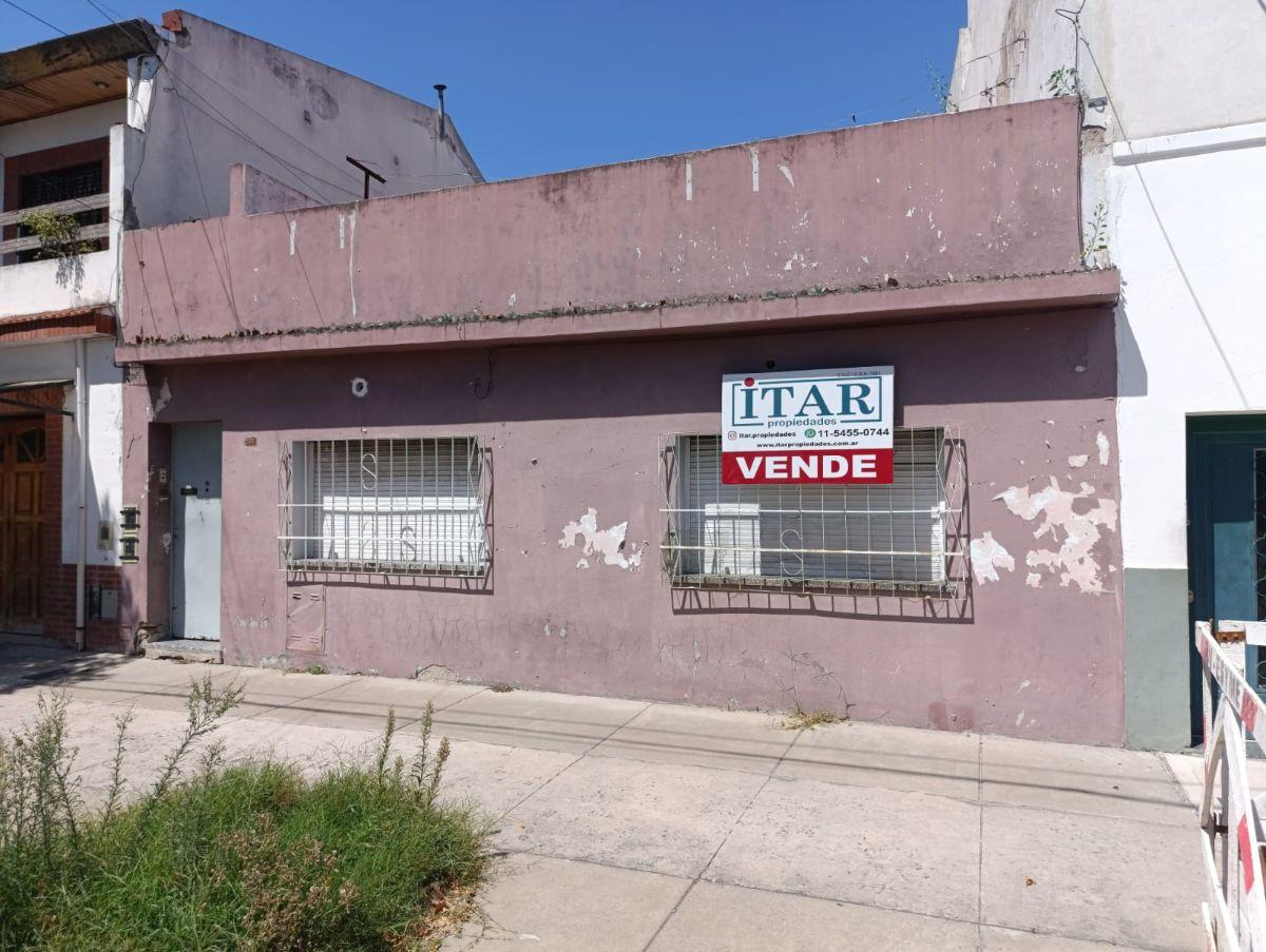 PH al frente con patio y terraza – Tabaré 2288 – USD 45.000 –