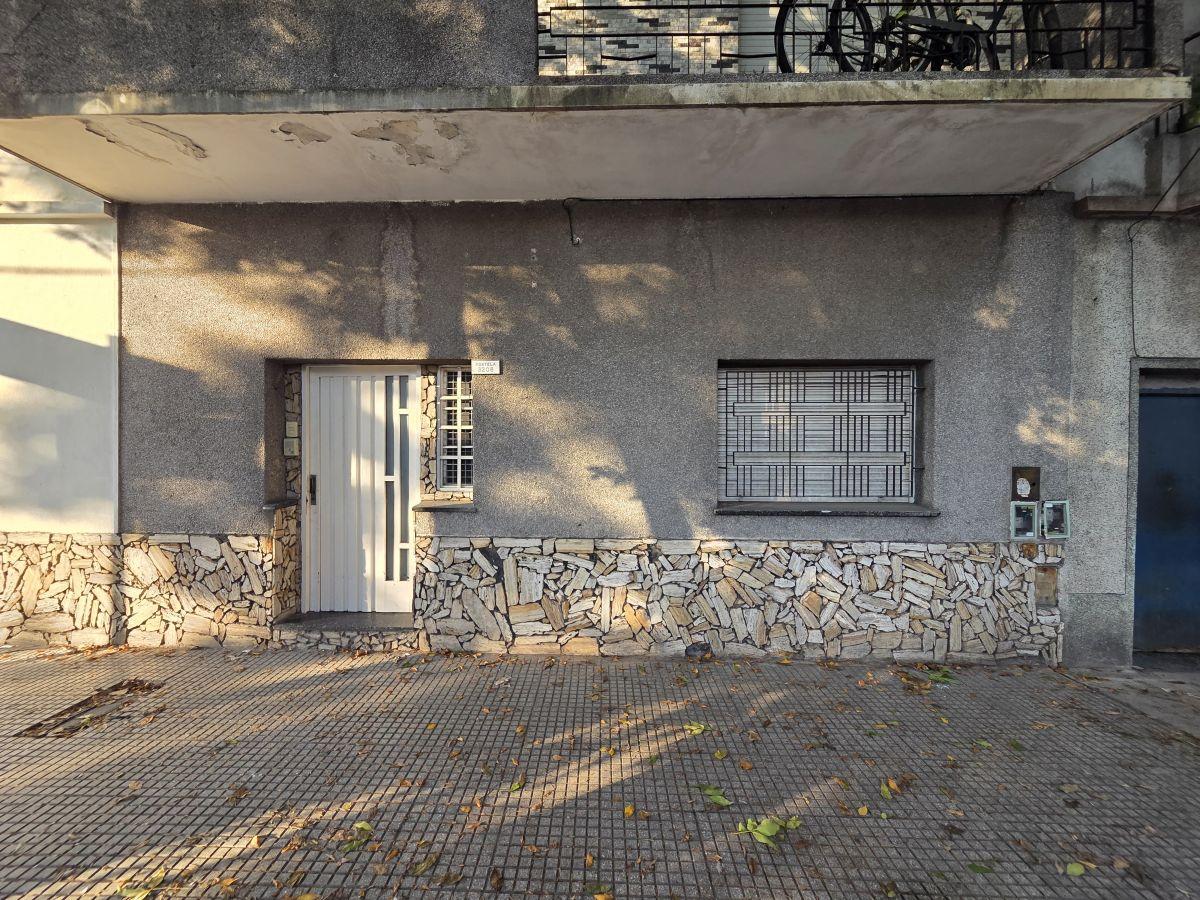 Casa en Planta Baja de 3 ambientes con Patio y Garage en Alquiler – Soldati - $ 1.100.000