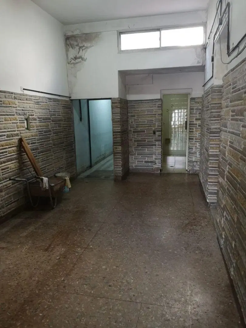 Inmejorable Galpón De 300 M2 Con Entrepiso Ubicado Sobre La Calle Gral. Fructuoso Rivera 1