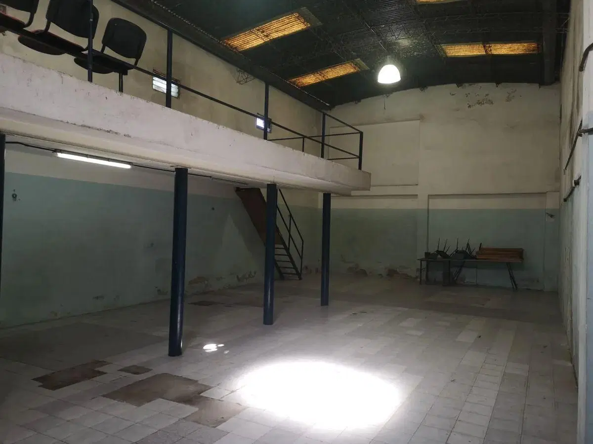Inmejorable Galpón De 300 M2 Con Entrepiso Ubicado Sobre La Calle Gral. Fructuoso Rivera 3