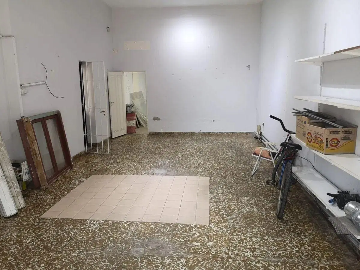 Inmejorable Galpón De 300 M2 Con Entrepiso Ubicado Sobre La Calle Gral. Fructuoso Rivera 5