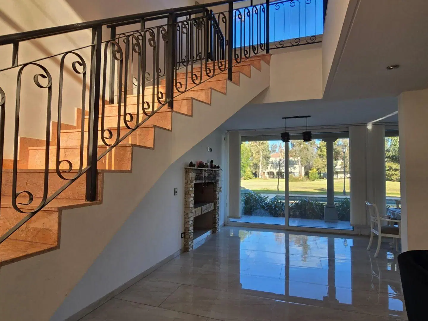 Vende excelente casa en barrio Saint Thomas este. 1