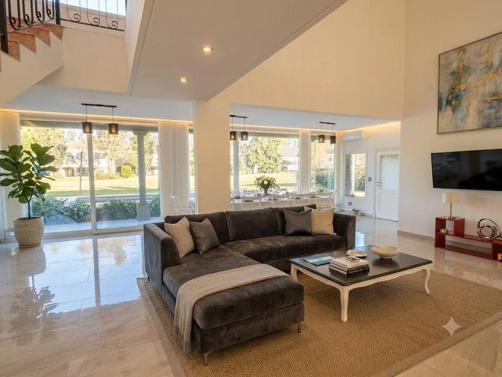 Vende excelente casa en barrio Saint Thomas este. 4