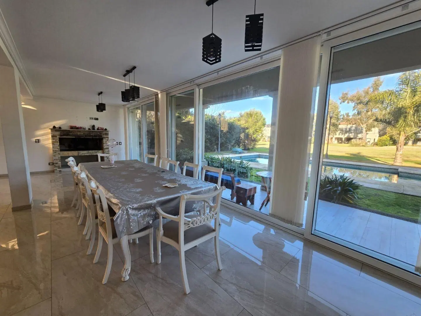 Vende excelente casa en barrio Saint Thomas este. 5