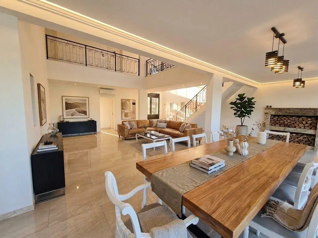 Vende excelente casa en barrio Saint Thomas este. 3