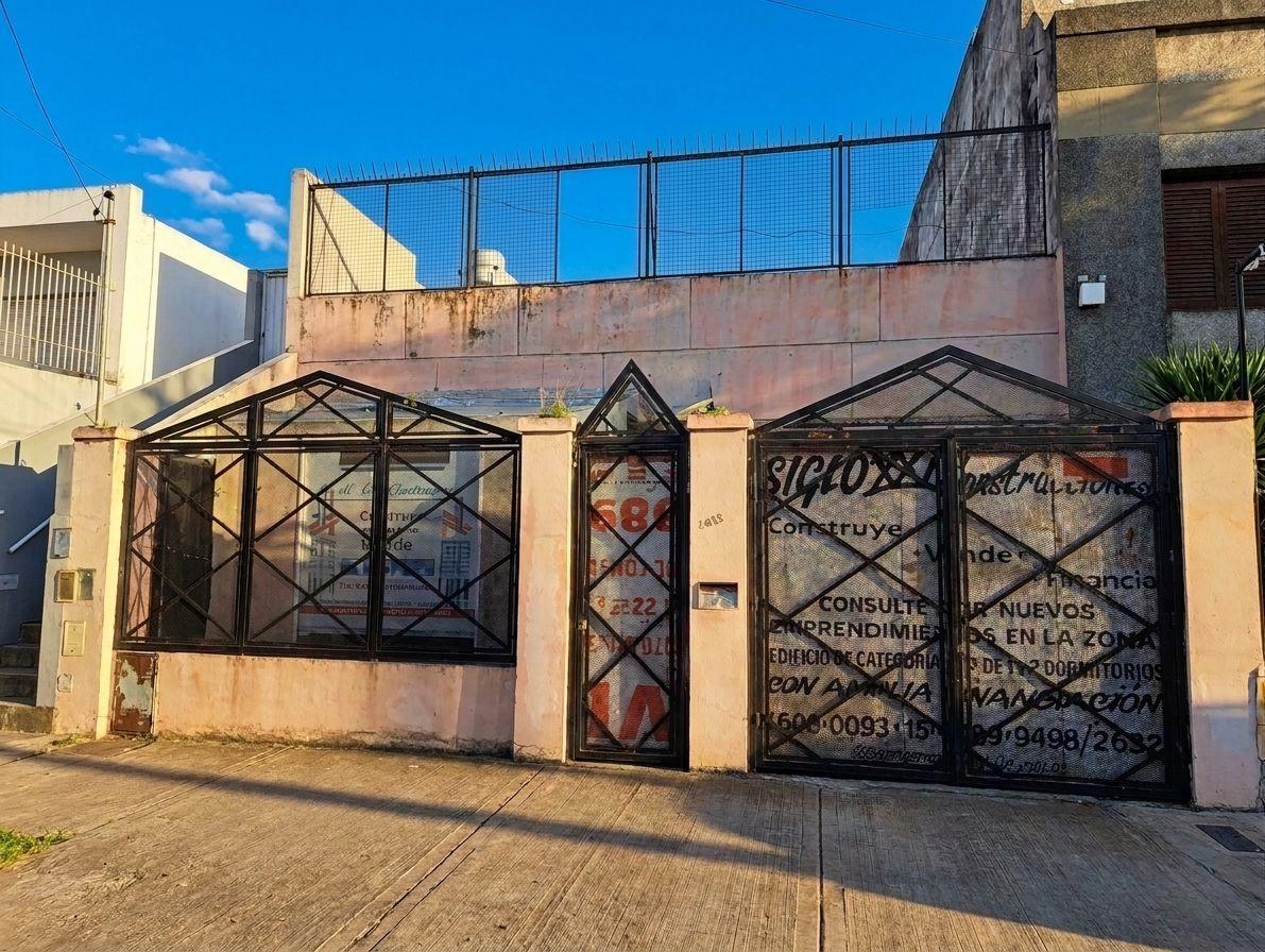 Foto de Casa con galpón en alquiler en Villa Lugano, imagen 1