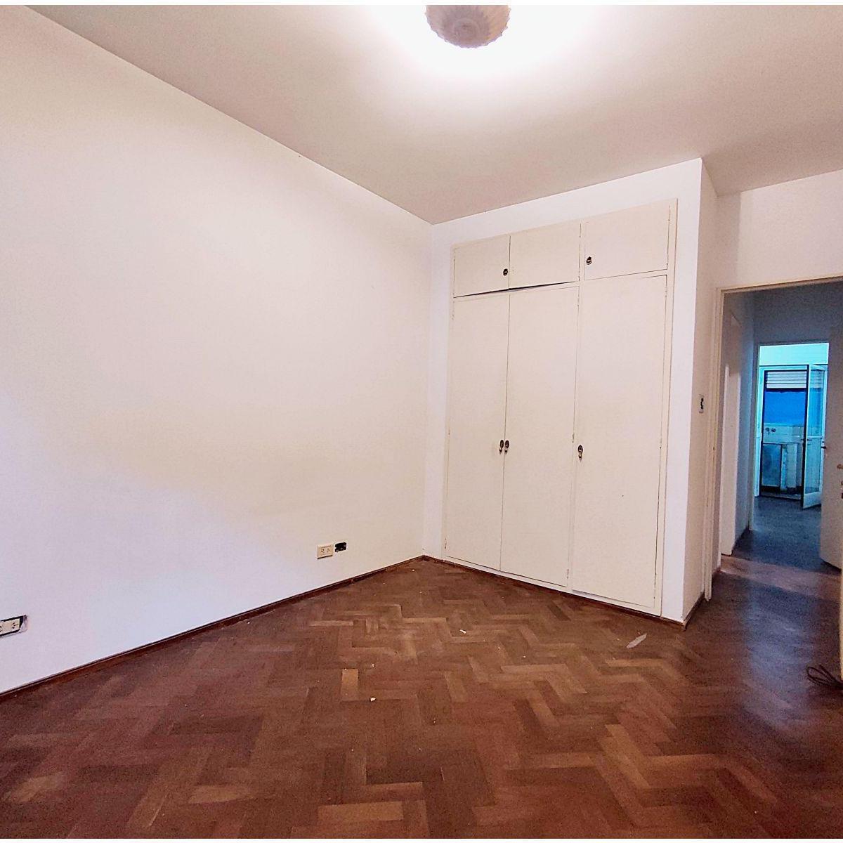 Departamento de 3 Dorm. y Patio en Venta, Centro, Rosario. 3