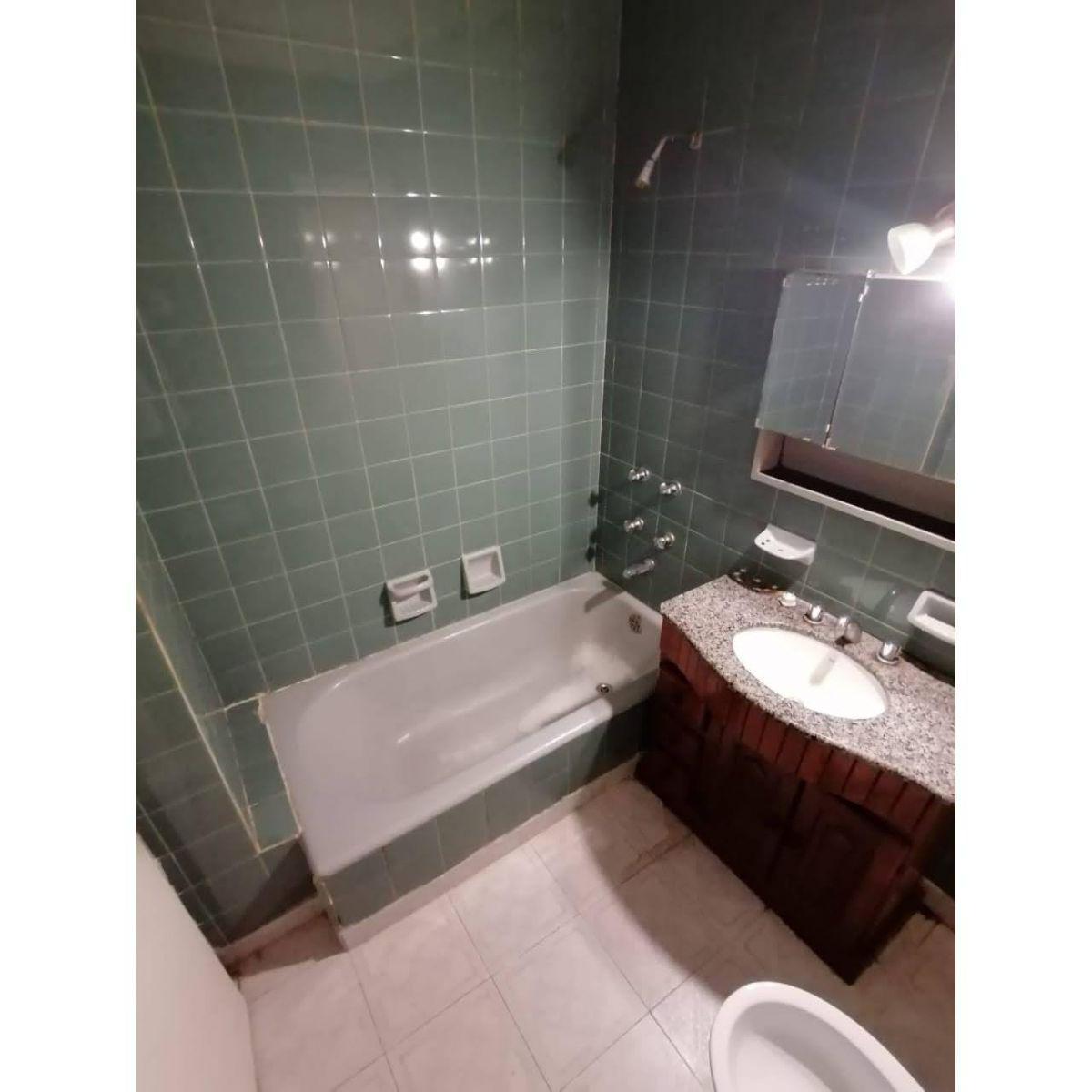 Departamento de 3 Dorm. y Patio en Venta, Centro, Rosario. 5