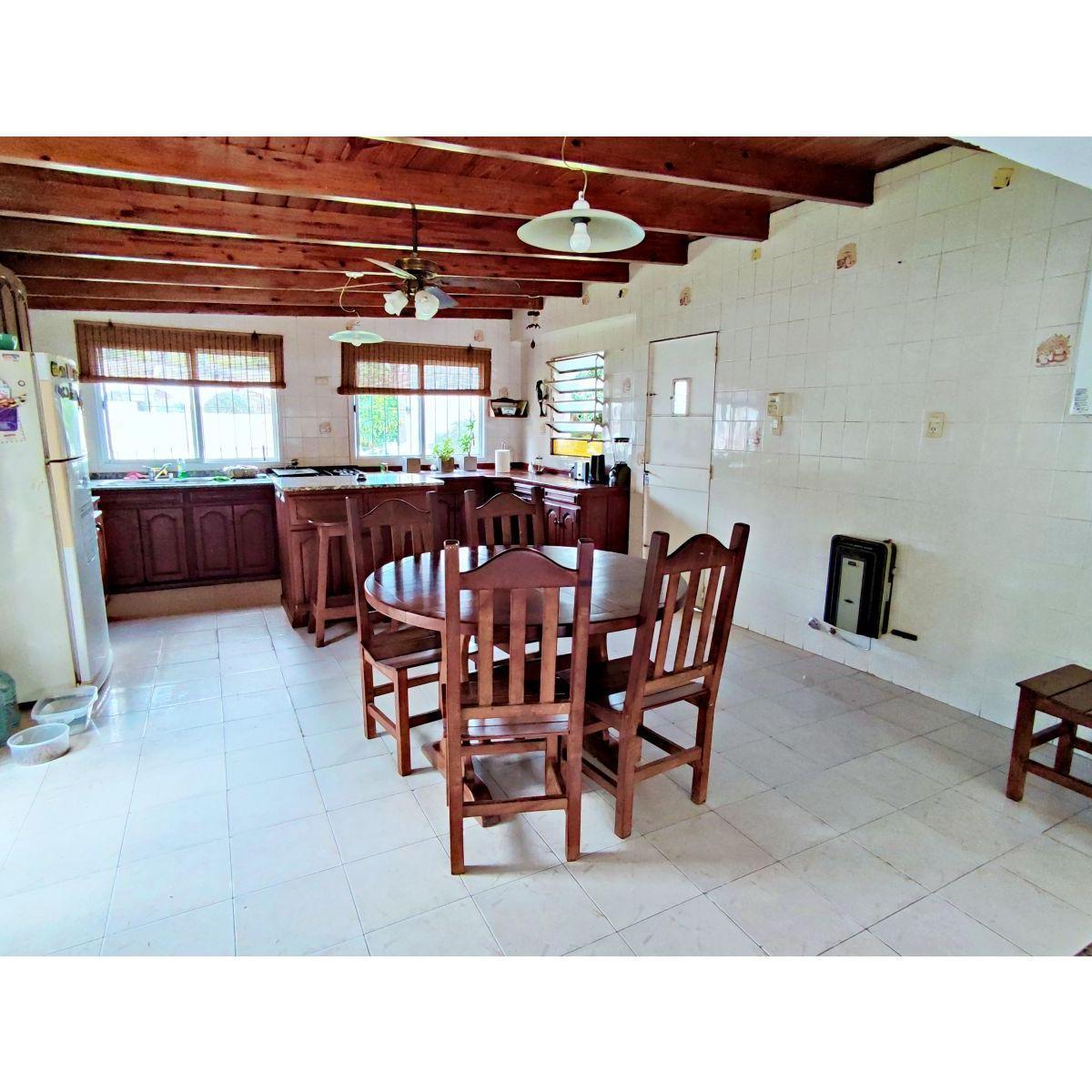 Excelente Propiedad en Funes. Zona 1. Lote 1360 m². 3