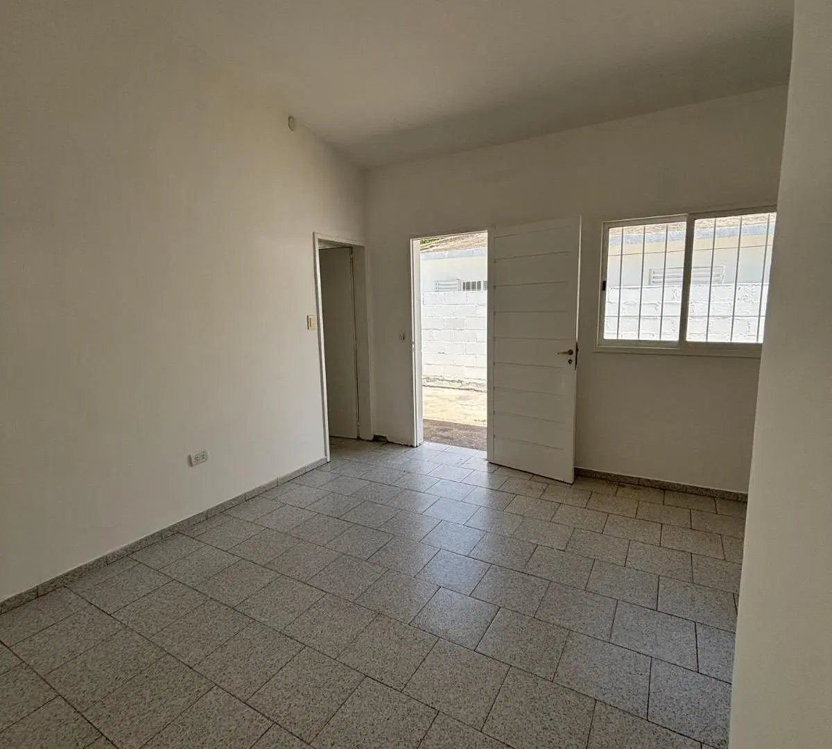 ALQUILO DEPTO 1 DORM con patio B° URQUIZA 3