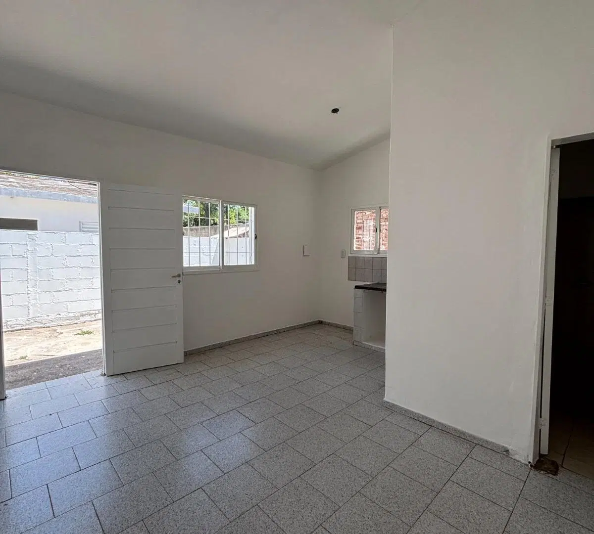 ALQUILO DEPTO 1 DORM con patio B° URQUIZA 5