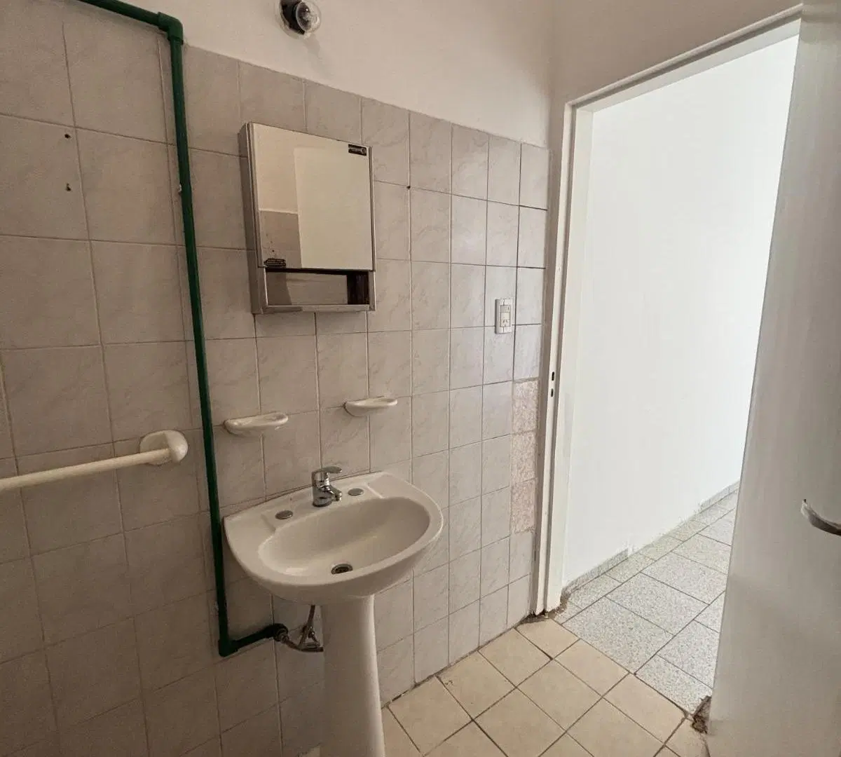 ALQUILO DEPTO 1 DORM con patio B° URQUIZA 2