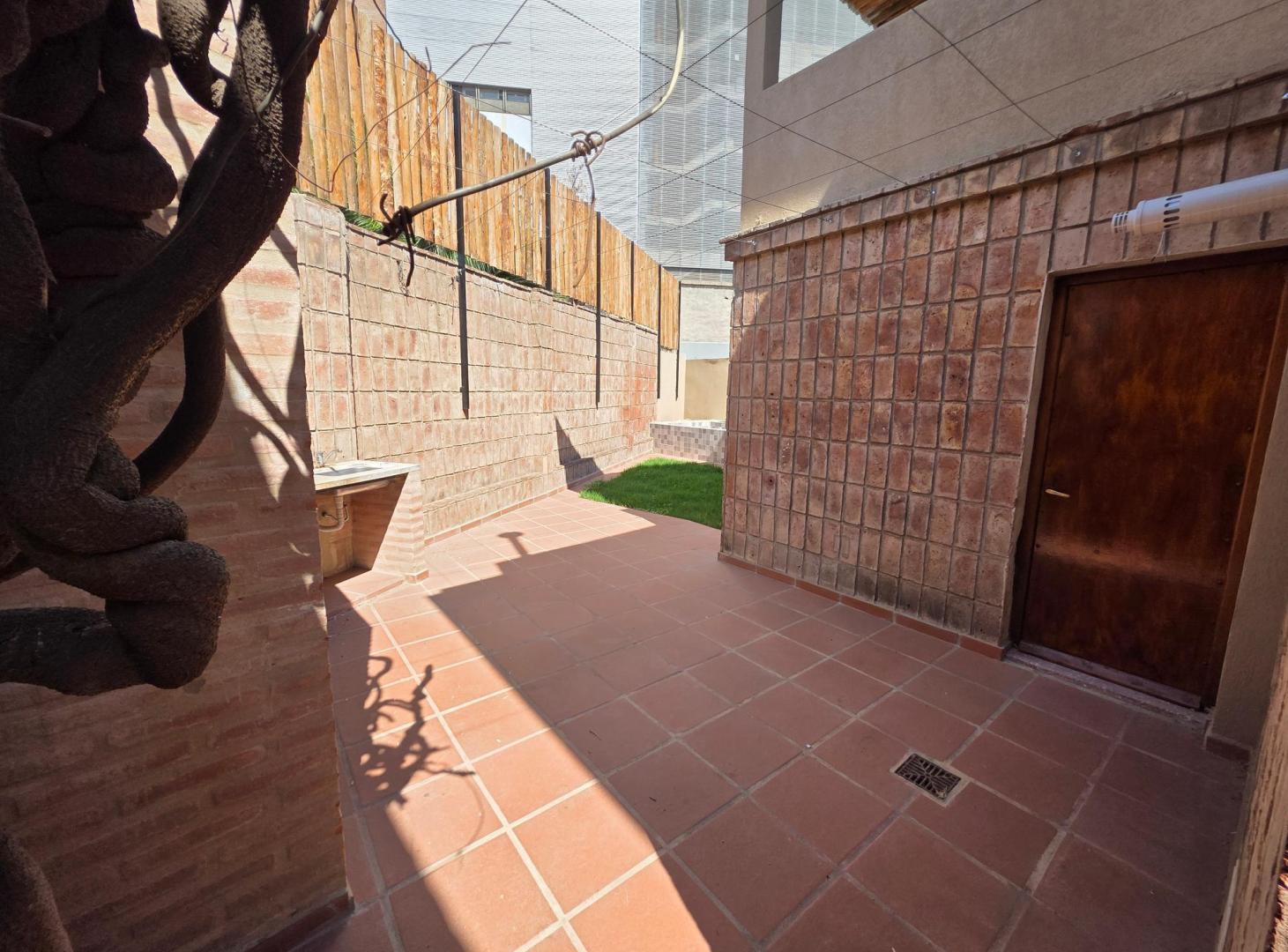 Foto de VENDO CASA 4 DOR CON PILETA JACUZZI Bº QUINTAS SANTA ANA, imagen 4