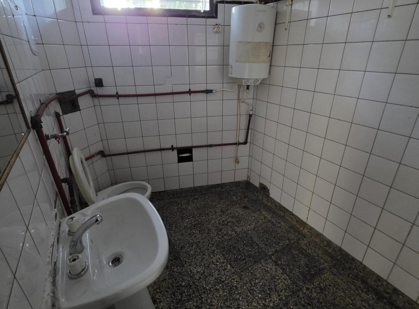 Foto de LOCAL COMERCIAL 43,65 M² – PH SIN EXPENSAS – ZONA Bº MAIPU 1 SECC, imagen 2