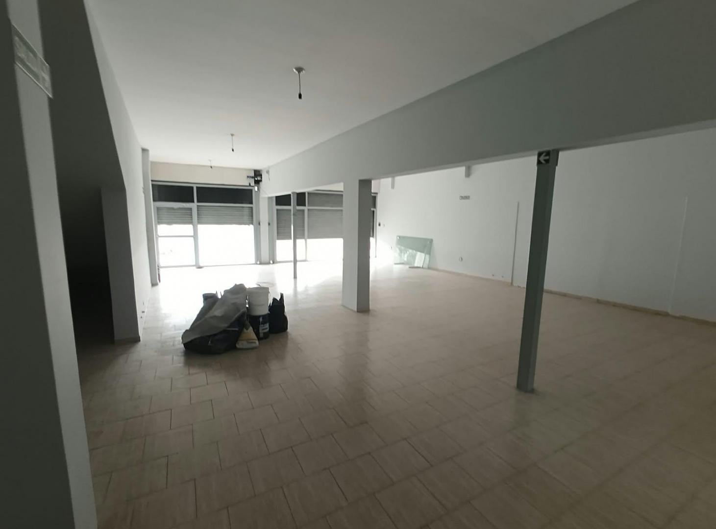Foto de Local Comercial en Alquiler – 220m² – Av. Sabattini Bº Maipú, imagen 2