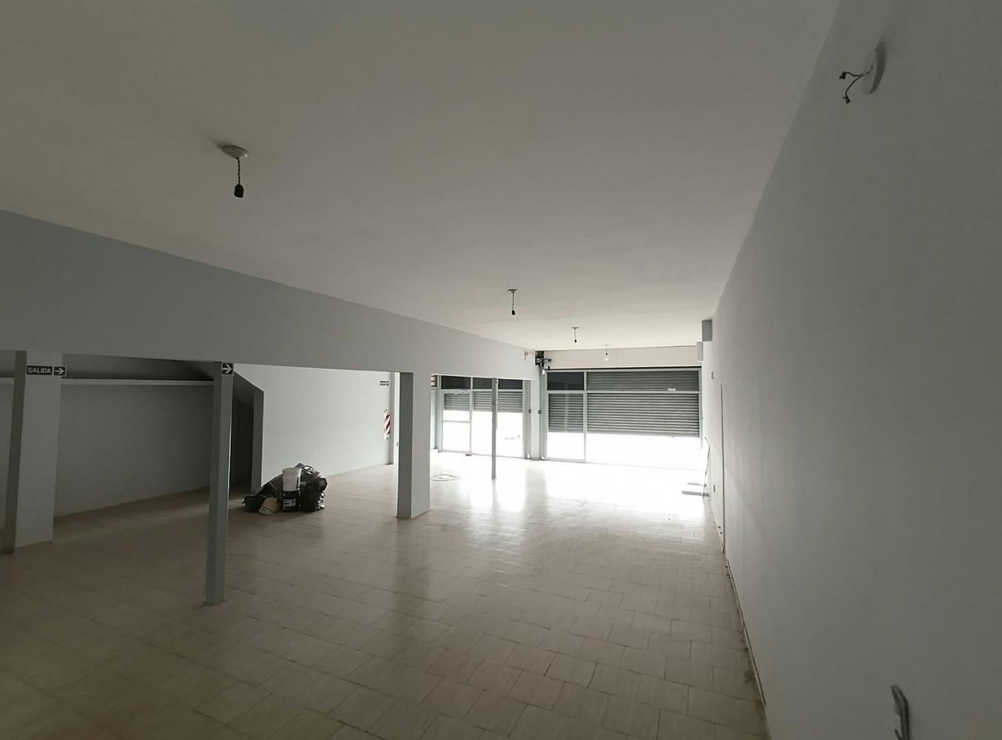 Foto de Local Comercial en Alquiler – 220m² – Av. Sabattini Bº Maipú, imagen 4