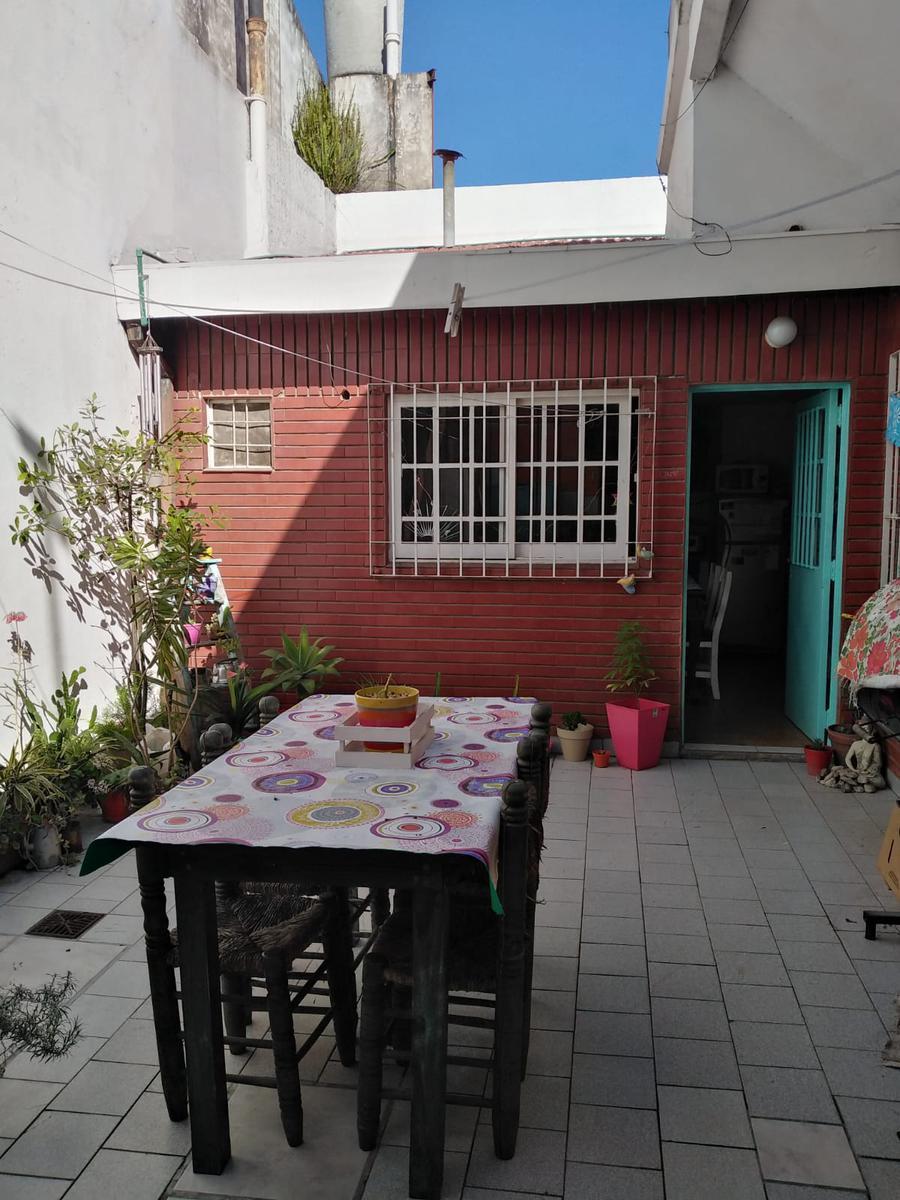 Casa con 2 Locales Al Frente - 8,66 X 17 - Lote Propio - Villa Pueyrredón 2