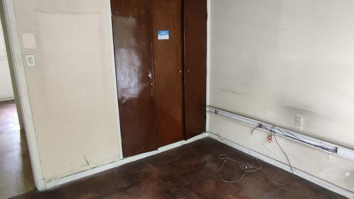 Venta Local Departamento en 54 E 8 y 9. 400 m Cubiertos. 3