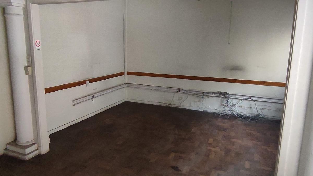 Venta Local Departamento en 54 E 8 y 9. 400 m Cubiertos. 1