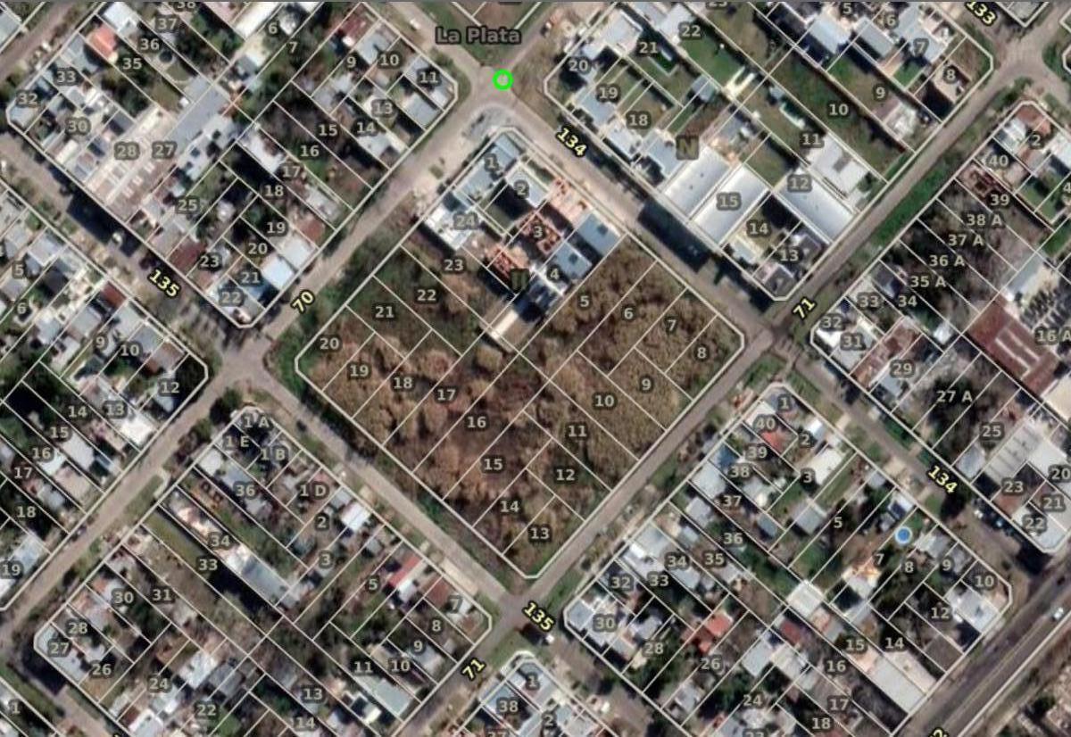 Venta Terreno 15mts de frente x 30 / 45 / 60 todos los servicios - 70 e/ 134 y 135 - La Plata