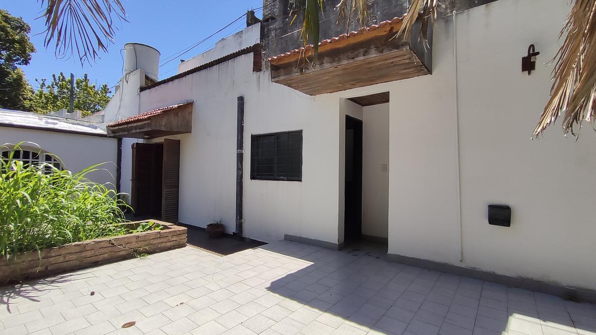 Venta casa 3 dorm. - 67 e/ 1 y 2 - La Plata
