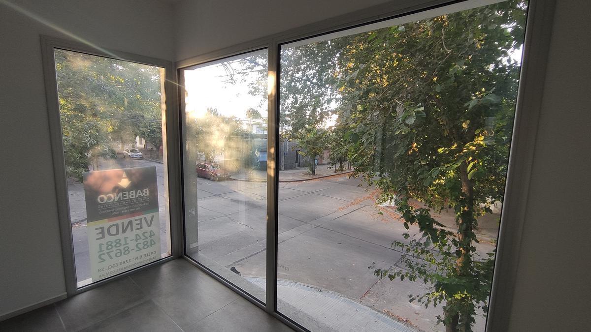 Venta Triplex estrenar 2 dorm. c/cochera - 49 esq. 29- La Plata
